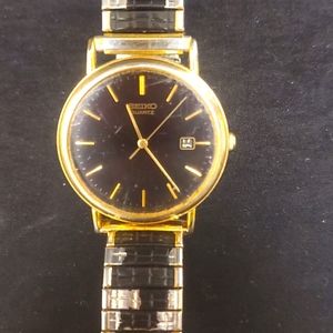 Black and gold seiko quartz watch
